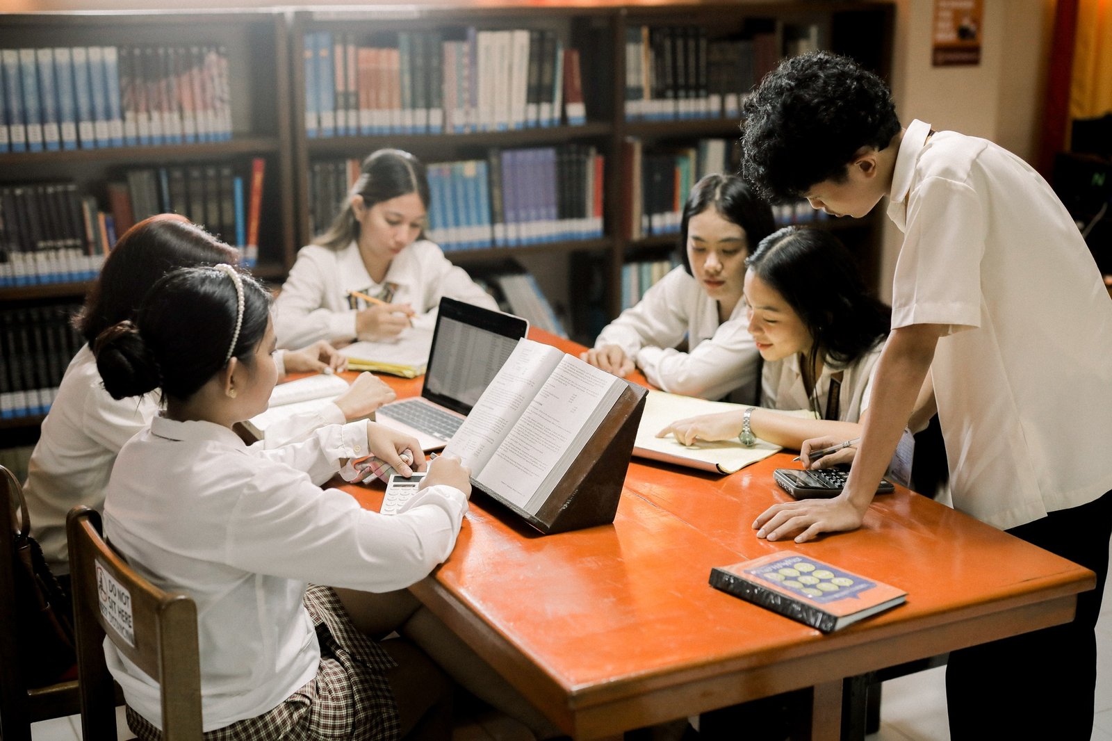 COLLEGE LIBRARY